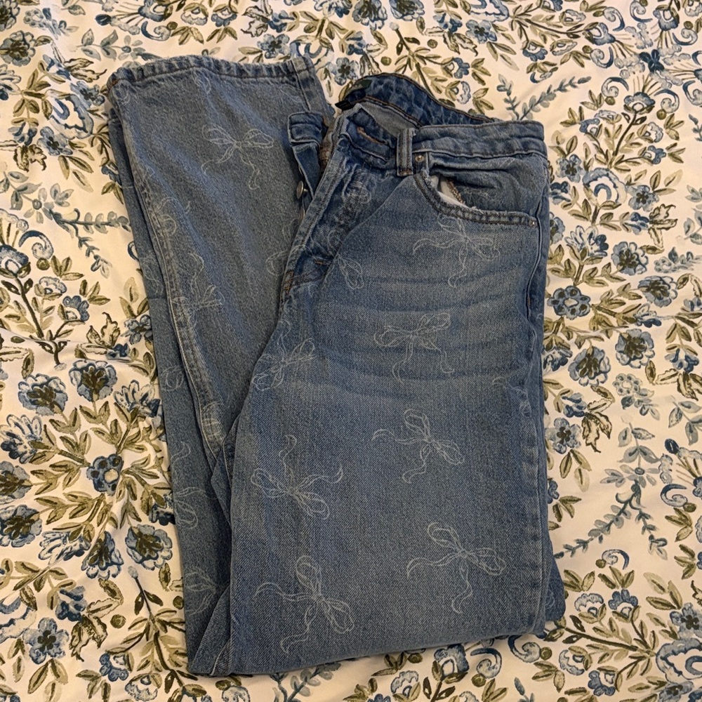 Light Wash Embroidered Denim Jeans - Blue